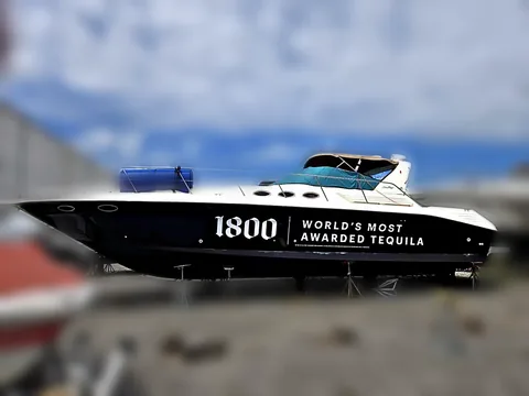 1800 Tequila sponsorship boat wrap in a Chicago harbor